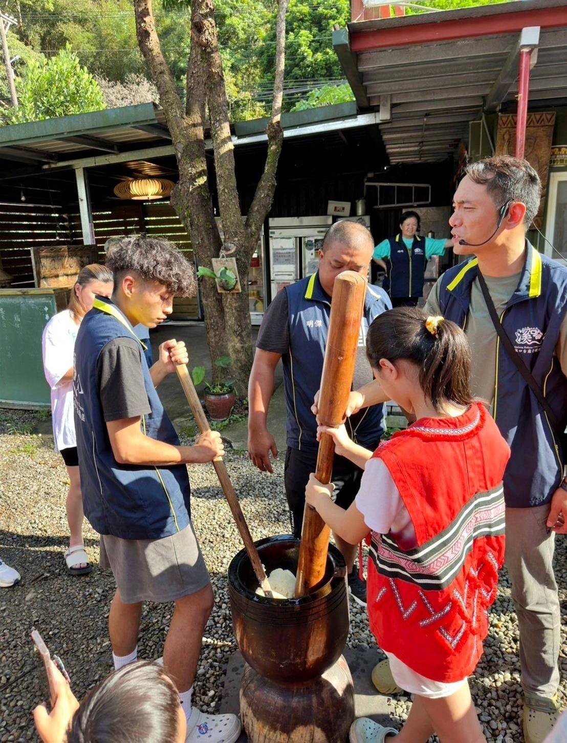 桃園市復興區露營推薦｜溪口台露營渡假園區｜夜宿諾美締露營車，兩側環山風景秀麗，適合各齡層之懶人露營入住心得分享！