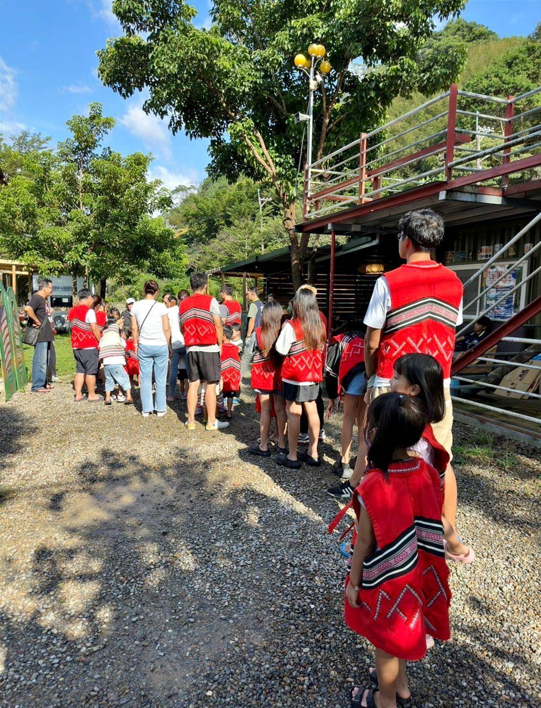 桃園市復興區露營推薦｜溪口台露營渡假園區｜夜宿諾美締露營車，兩側環山風景秀麗，適合各齡層之懶人露營入住心得分享！
