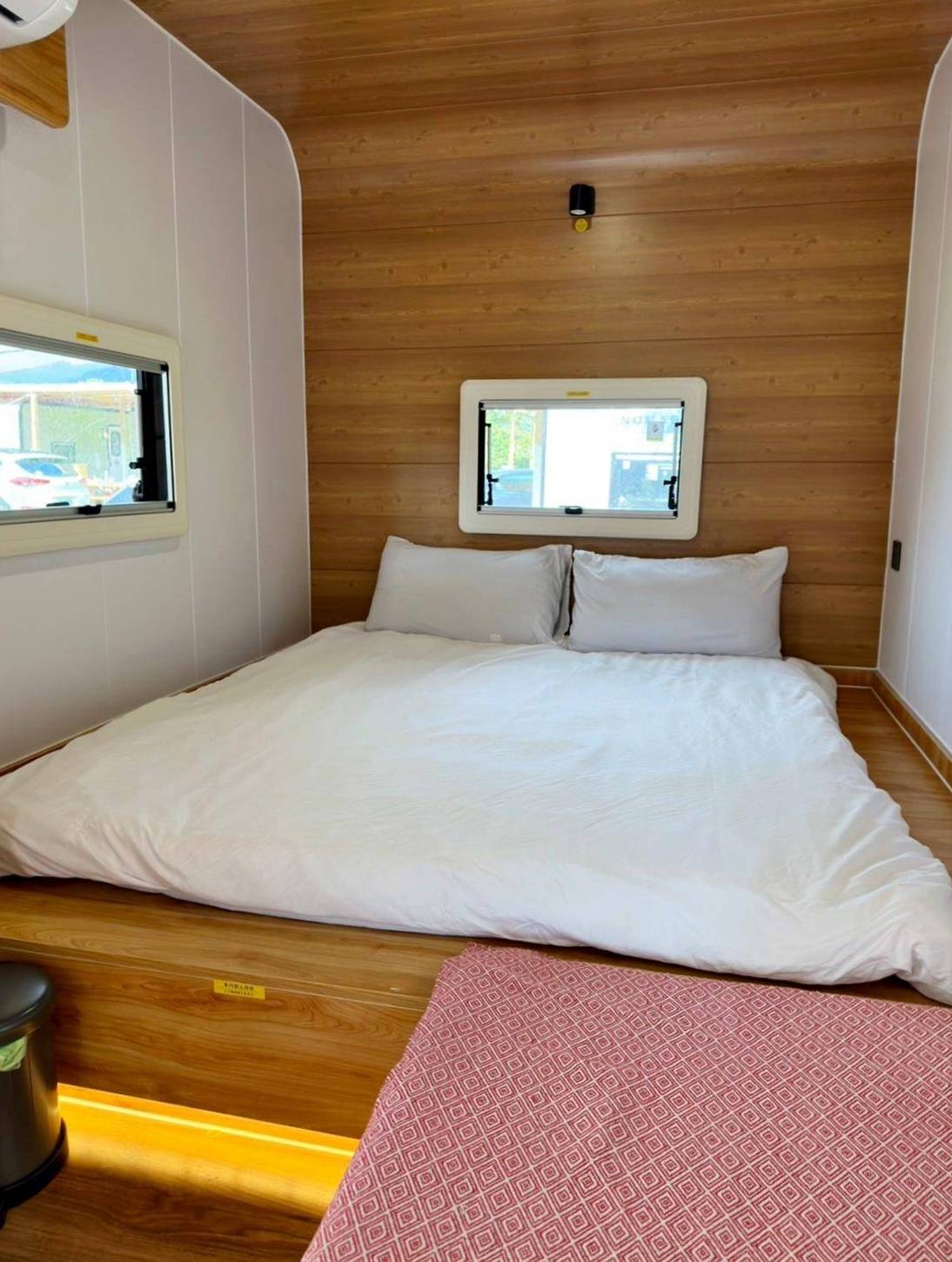 桃園市復興區露營推薦｜溪口台露營渡假園區｜夜宿諾美締露營車，兩側環山風景秀麗，適合各齡層之懶人露營入住心得分享！