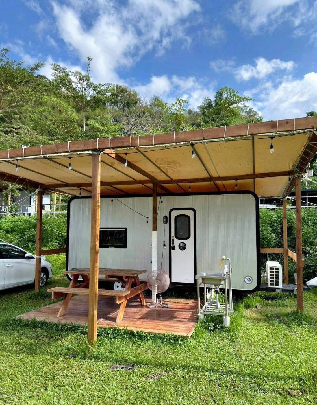 桃園市復興區露營推薦｜溪口台露營渡假園區｜夜宿諾美締露營車，兩側環山風景秀麗，適合各齡層之懶人露營入住心得分享！