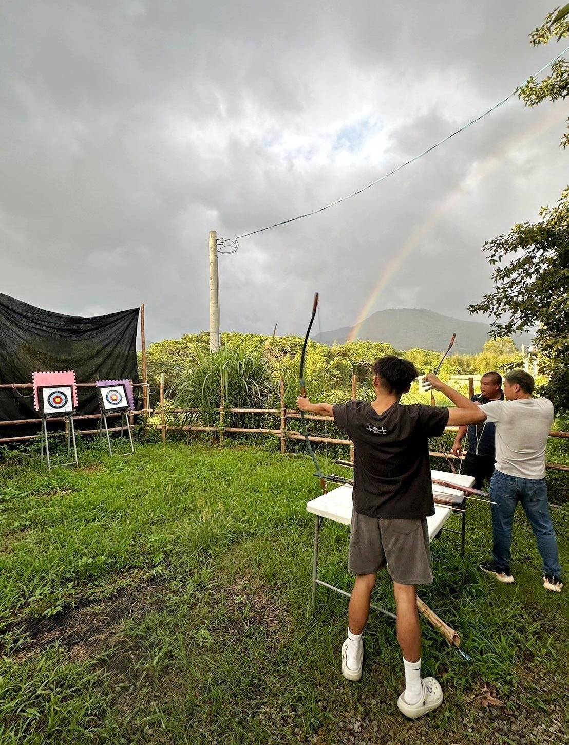 桃園市復興區露營推薦｜溪口台露營渡假園區｜夜宿諾美締露營車，兩側環山風景秀麗，適合各齡層之懶人露營入住心得分享！