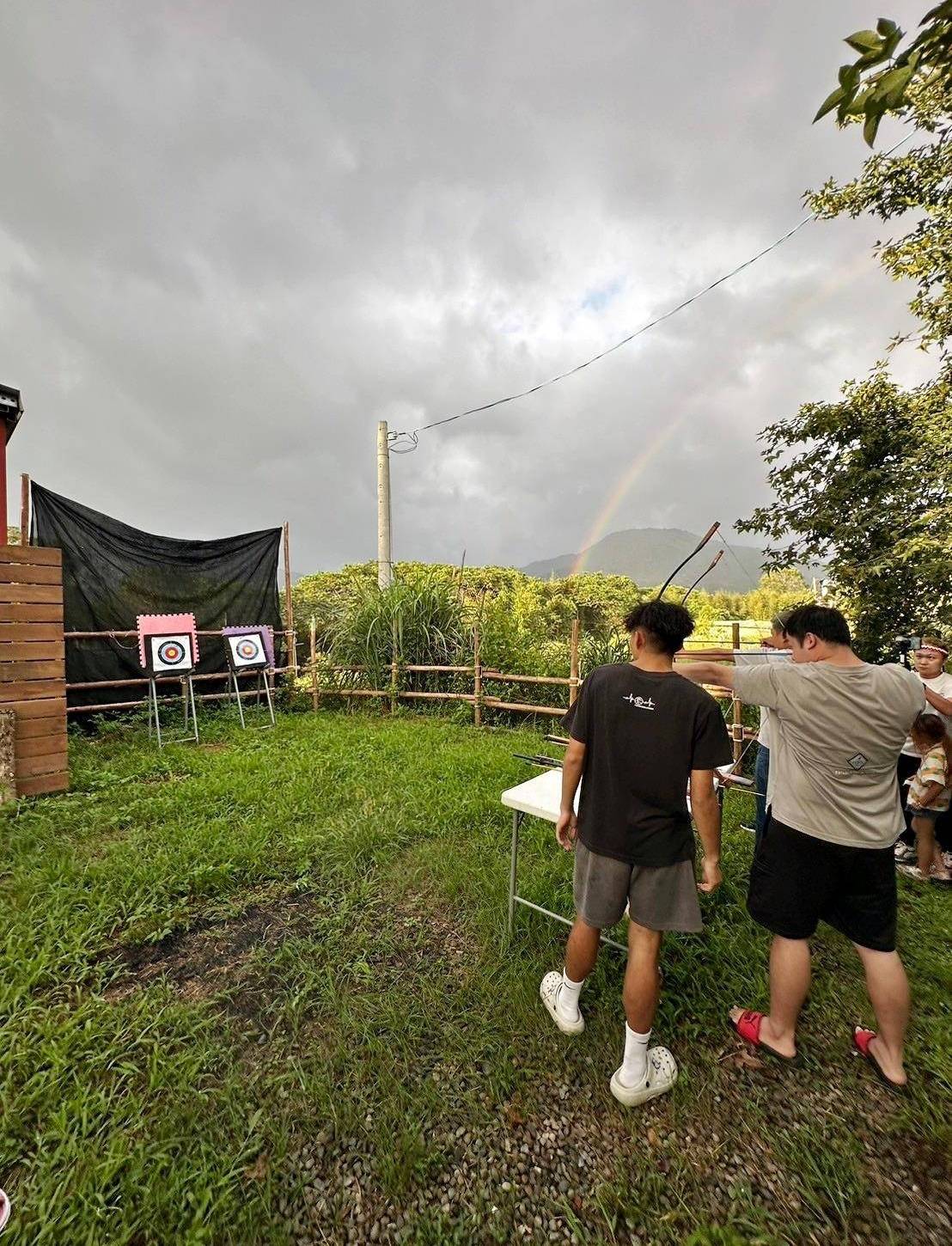 桃園市復興區露營推薦｜溪口台露營渡假園區｜夜宿諾美締露營車，兩側環山風景秀麗，適合各齡層之懶人露營入住心得分享！