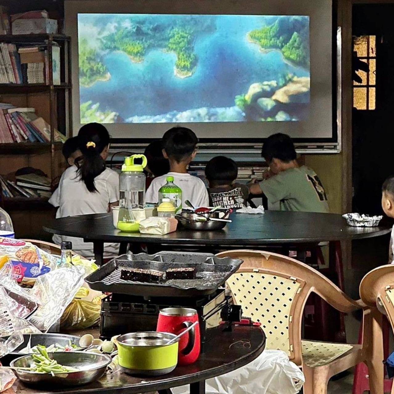 桃園市復興區露營推薦｜溪口台露營渡假園區｜夜宿諾美締露營車，兩側環山風景秀麗，適合各齡層之懶人露營入住心得分享！