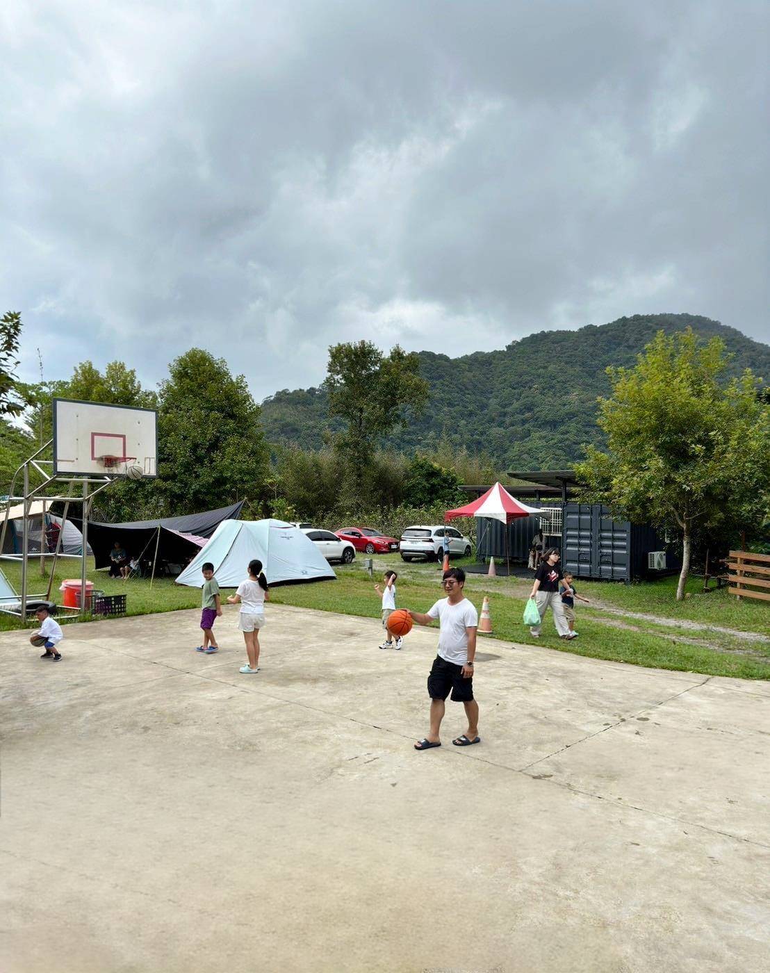 桃園市復興區露營推薦｜溪口台露營渡假園區｜夜宿諾美締露營車，兩側環山風景秀麗，適合各齡層之懶人露營入住心得分享！