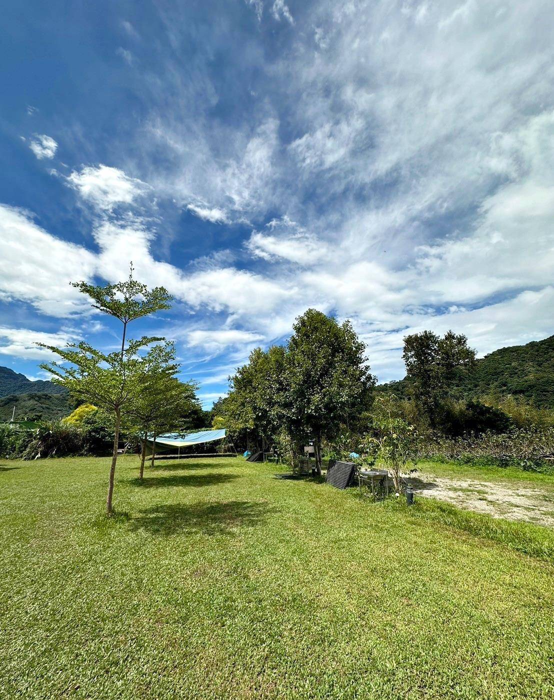 桃園市復興區露營推薦｜溪口台露營渡假園區｜夜宿諾美締露營車，兩側環山風景秀麗，適合各齡層之懶人露營入住心得分享！