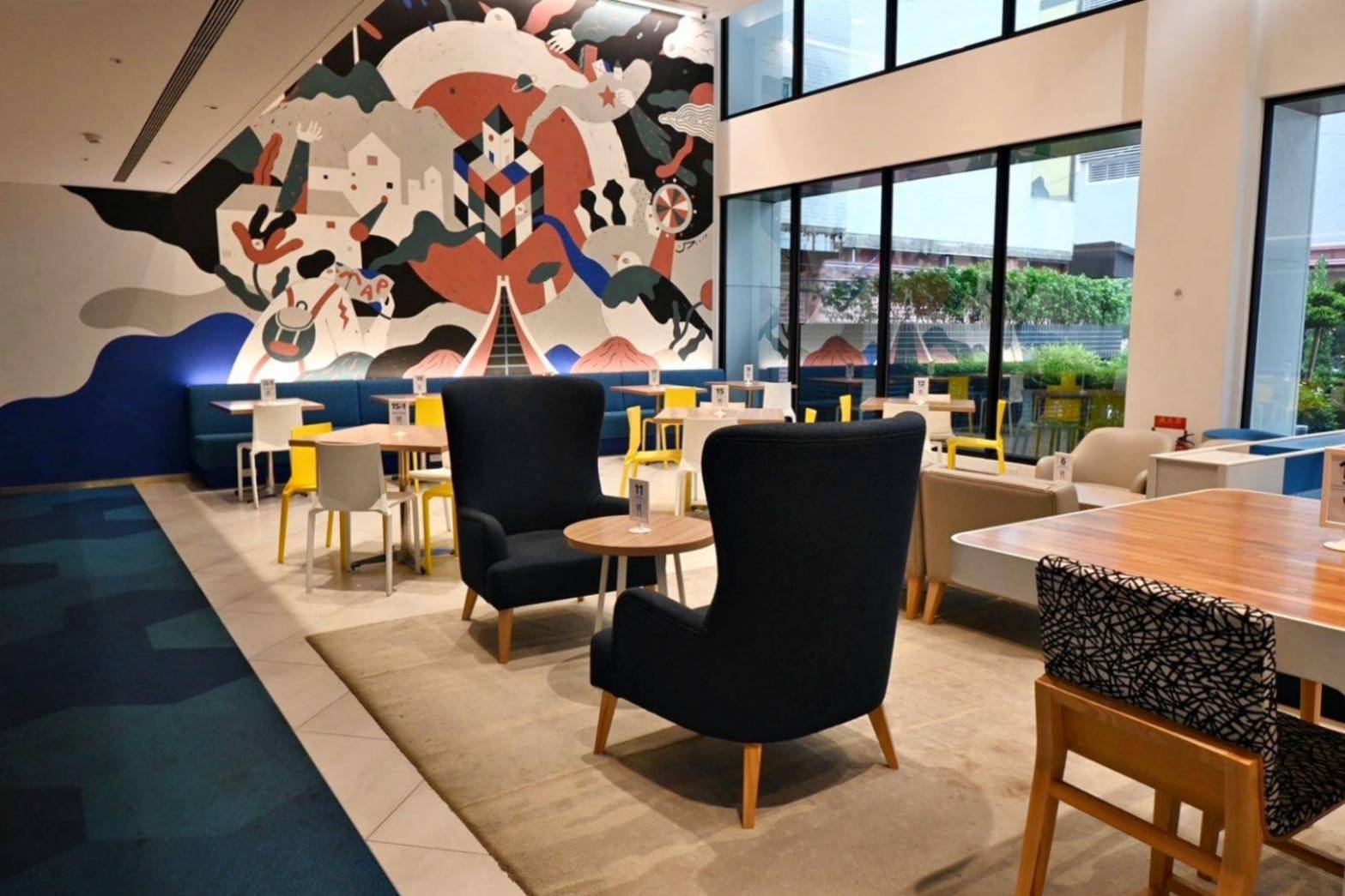 台中西屯區住宿推薦｜臺中逢甲智選假日酒店｜提供住宿客免費停車場，設施多元附洗衣健身房，輕鬆步行即到逢甲夜市，吃喝玩樂生活機能方便之臺中逢甲智選假日酒店入住心得分享！