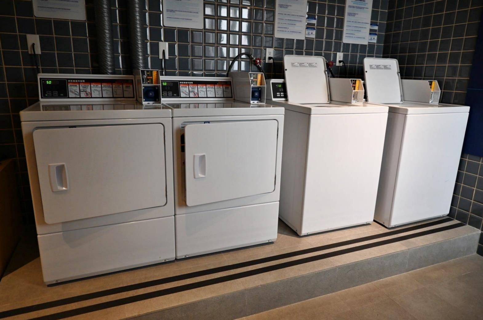 台中西屯區住宿推薦｜臺中逢甲智選假日酒店｜提供住宿客免費停車場，設施多元附洗衣健身房，輕鬆步行即到逢甲夜市，吃喝玩樂生活機能方便之臺中逢甲智選假日酒店入住心得分享！