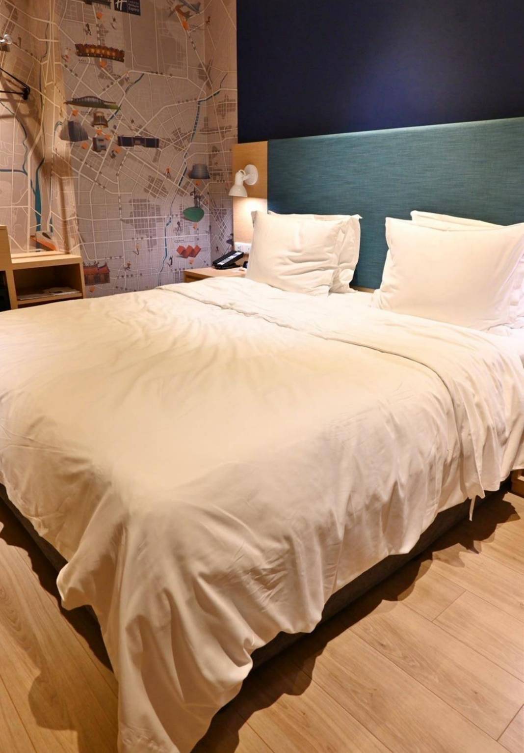 台中西屯區住宿推薦｜臺中逢甲智選假日酒店｜提供住宿客免費停車場，設施多元附洗衣健身房，輕鬆步行即到逢甲夜市，吃喝玩樂生活機能方便之臺中逢甲智選假日酒店入住心得分享！