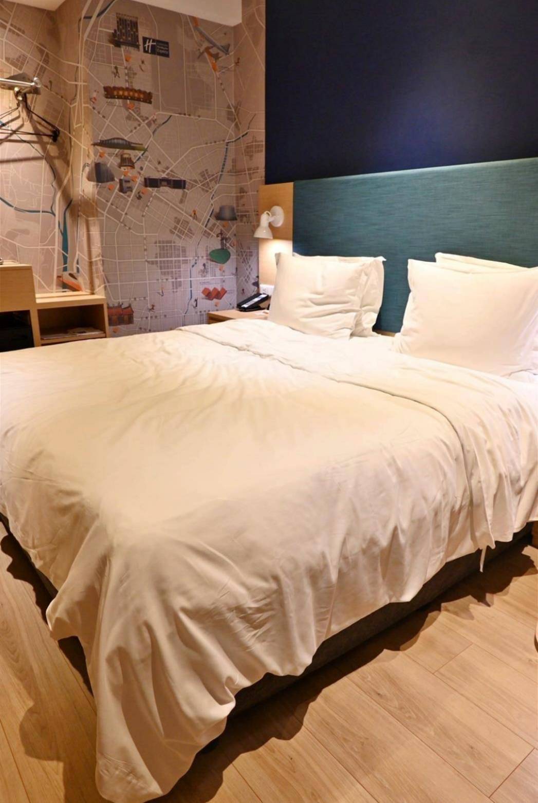 台中西屯區住宿推薦｜臺中逢甲智選假日酒店｜提供住宿客免費停車場，設施多元附洗衣健身房，輕鬆步行即到逢甲夜市，吃喝玩樂生活機能方便之臺中逢甲智選假日酒店入住心得分享！