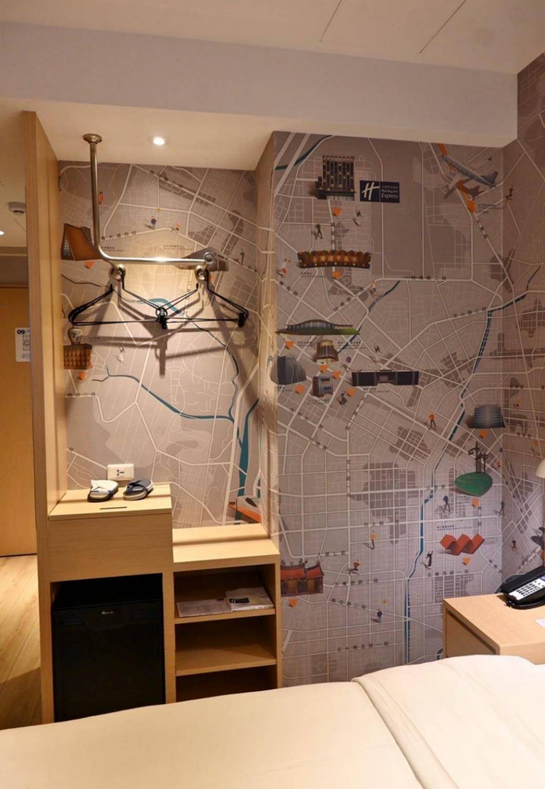 台中西屯區住宿推薦｜臺中逢甲智選假日酒店｜提供住宿客免費停車場，設施多元附洗衣健身房，輕鬆步行即到逢甲夜市，吃喝玩樂生活機能方便之臺中逢甲智選假日酒店入住心得分享！