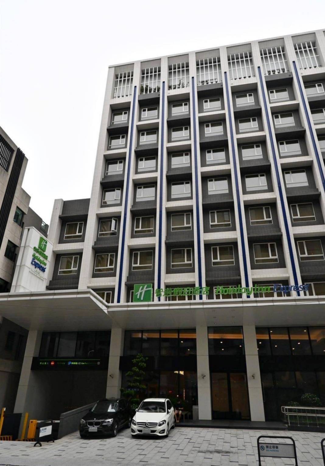 台中西屯區住宿推薦｜臺中逢甲智選假日酒店｜提供住宿客免費停車場，設施多元附洗衣健身房，輕鬆步行即到逢甲夜市，吃喝玩樂生活機能方便之臺中逢甲智選假日酒店入住心得分享！