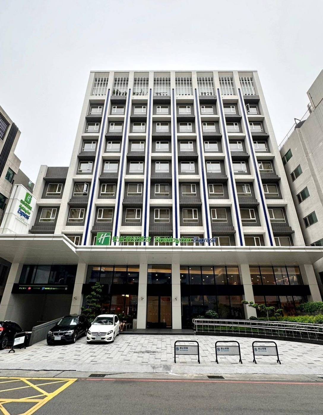 台中西屯區住宿推薦｜臺中逢甲智選假日酒店｜提供住宿客免費停車場，設施多元附洗衣健身房，輕鬆步行即到逢甲夜市，吃喝玩樂生活機能方便之臺中逢甲智選假日酒店入住心得分享！