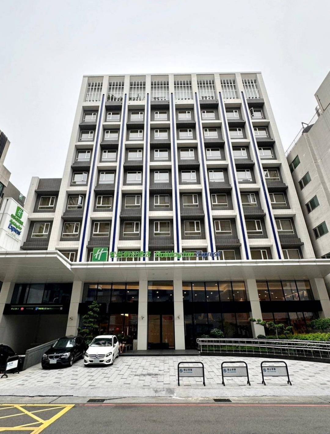 台中西屯區住宿推薦｜臺中逢甲智選假日酒店｜提供住宿客免費停車場，設施多元附洗衣健身房，輕鬆步行即到逢甲夜市，吃喝玩樂生活機能方便之臺中逢甲智選假日酒店入住心得分享！