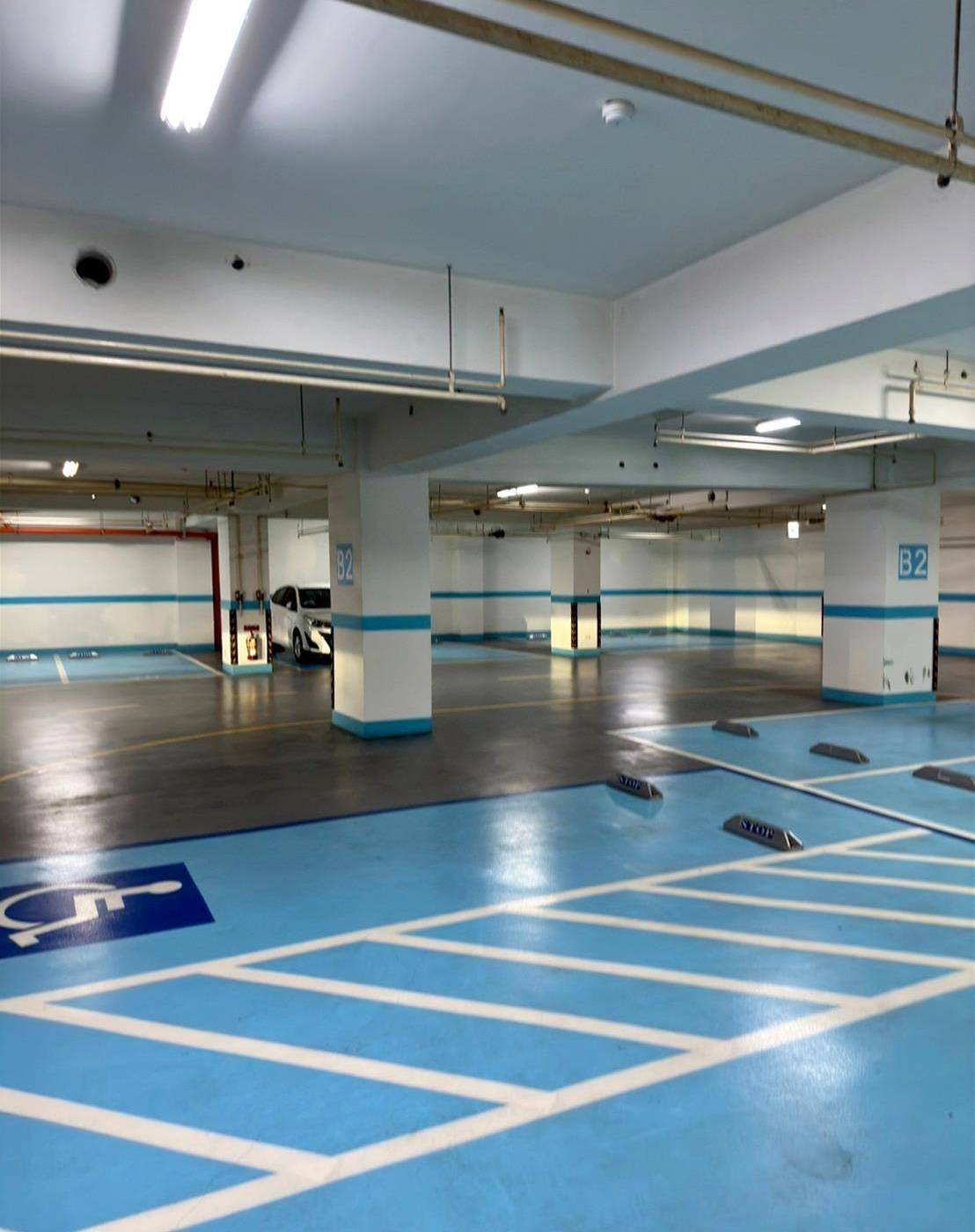 台中西屯區住宿推薦｜臺中逢甲智選假日酒店｜提供住宿客免費停車場，設施多元附洗衣健身房，輕鬆步行即到逢甲夜市，吃喝玩樂生活機能方便之臺中逢甲智選假日酒店入住心得分享！