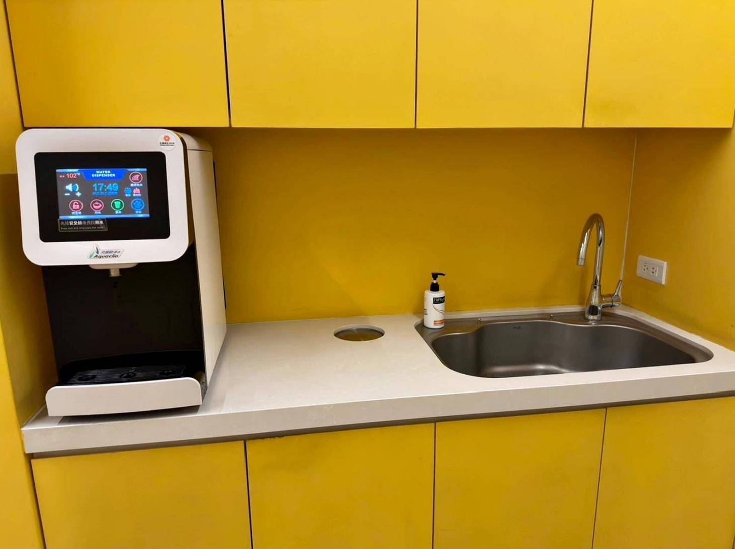 台中西屯區住宿推薦｜臺中逢甲智選假日酒店｜提供住宿客免費停車場，設施多元附洗衣健身房，輕鬆步行即到逢甲夜市，吃喝玩樂生活機能方便之臺中逢甲智選假日酒店入住心得分享！