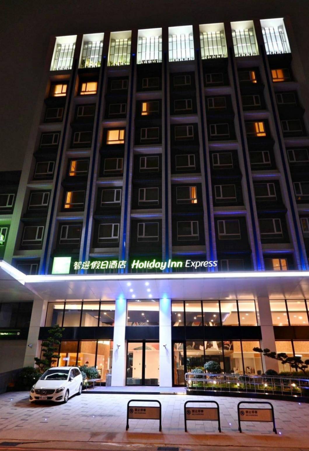 台中西屯區住宿推薦｜臺中逢甲智選假日酒店｜提供住宿客免費停車場，設施多元附洗衣健身房，輕鬆步行即到逢甲夜市，吃喝玩樂生活機能方便之臺中逢甲智選假日酒店入住心得分享！