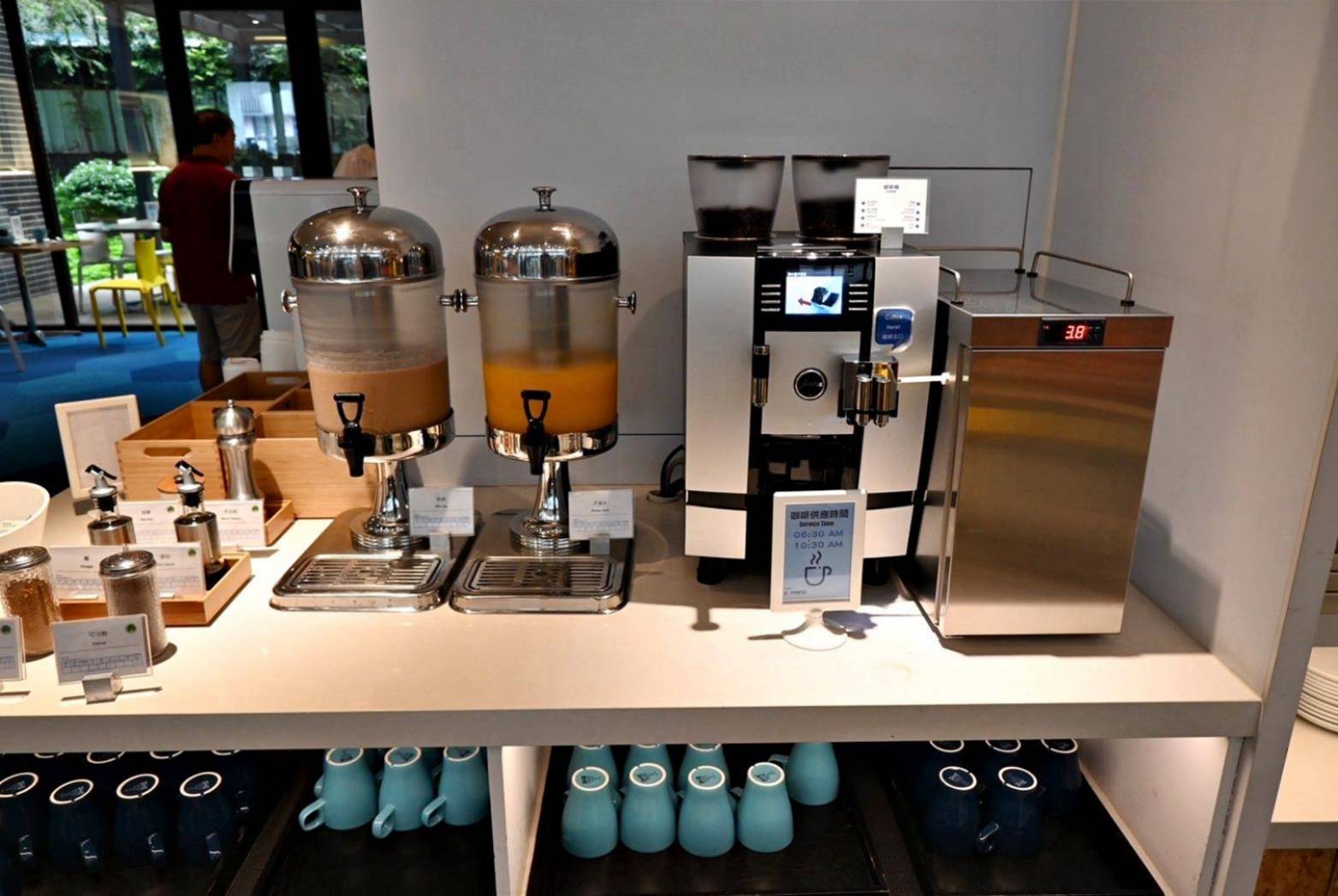 台中西屯區住宿推薦｜臺中逢甲智選假日酒店｜提供住宿客免費停車場，設施多元附洗衣健身房，輕鬆步行即到逢甲夜市，吃喝玩樂生活機能方便之臺中逢甲智選假日酒店入住心得分享！