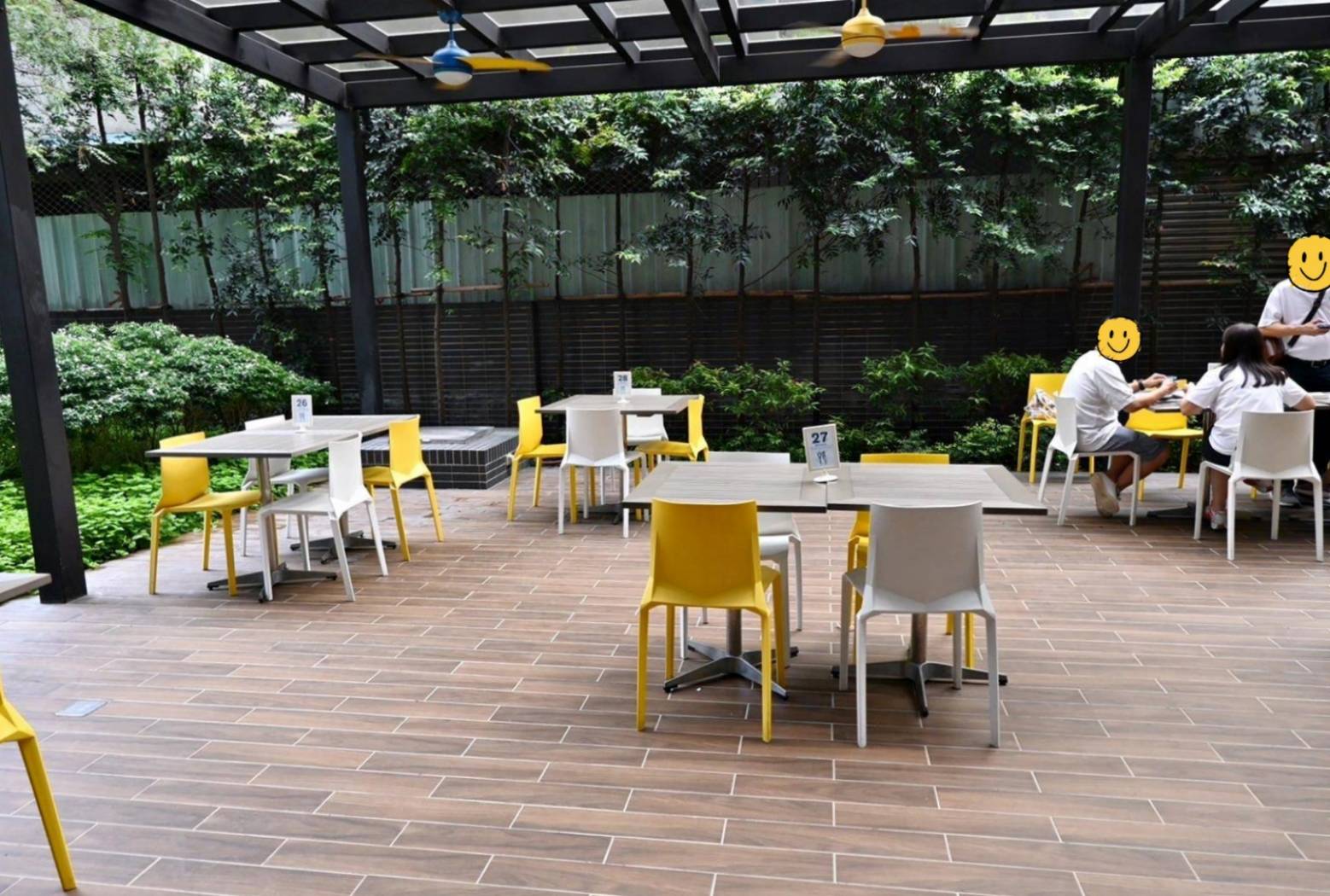 台中西屯區住宿推薦｜臺中逢甲智選假日酒店｜提供住宿客免費停車場，設施多元附洗衣健身房，輕鬆步行即到逢甲夜市，吃喝玩樂生活機能方便之臺中逢甲智選假日酒店入住心得分享！