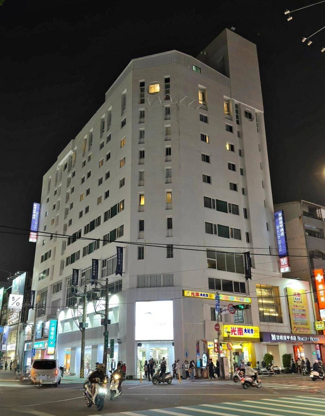 台中西屯區住宿推薦｜台中碧根逢甲酒店Beacon Hotel｜三訪入住碧根家庭套房，自助早餐豐富多樣，地下室設停車場，距離逢甲夜市步行僅1分鐘，吃喝玩樂生活機能一應俱全之碧根逢甲酒店入住心得分享！