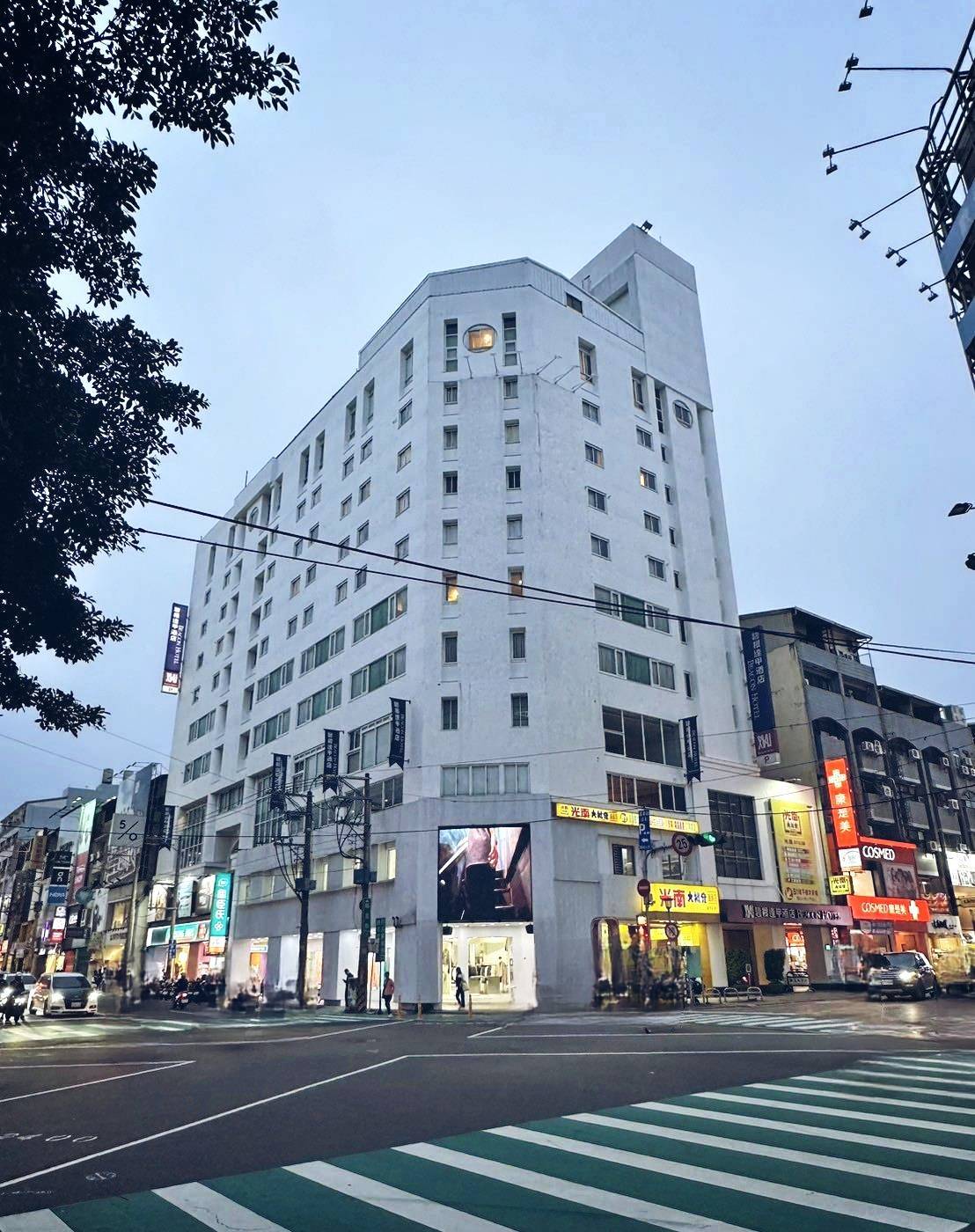 台中西屯區住宿推薦｜台中碧根逢甲酒店Beacon Hotel｜三訪入住碧根家庭套房，自助早餐豐富多樣，地下室設停車場，距離逢甲夜市步行僅1分鐘，吃喝玩樂生活機能一應俱全之碧根逢甲酒店入住心得分享！
