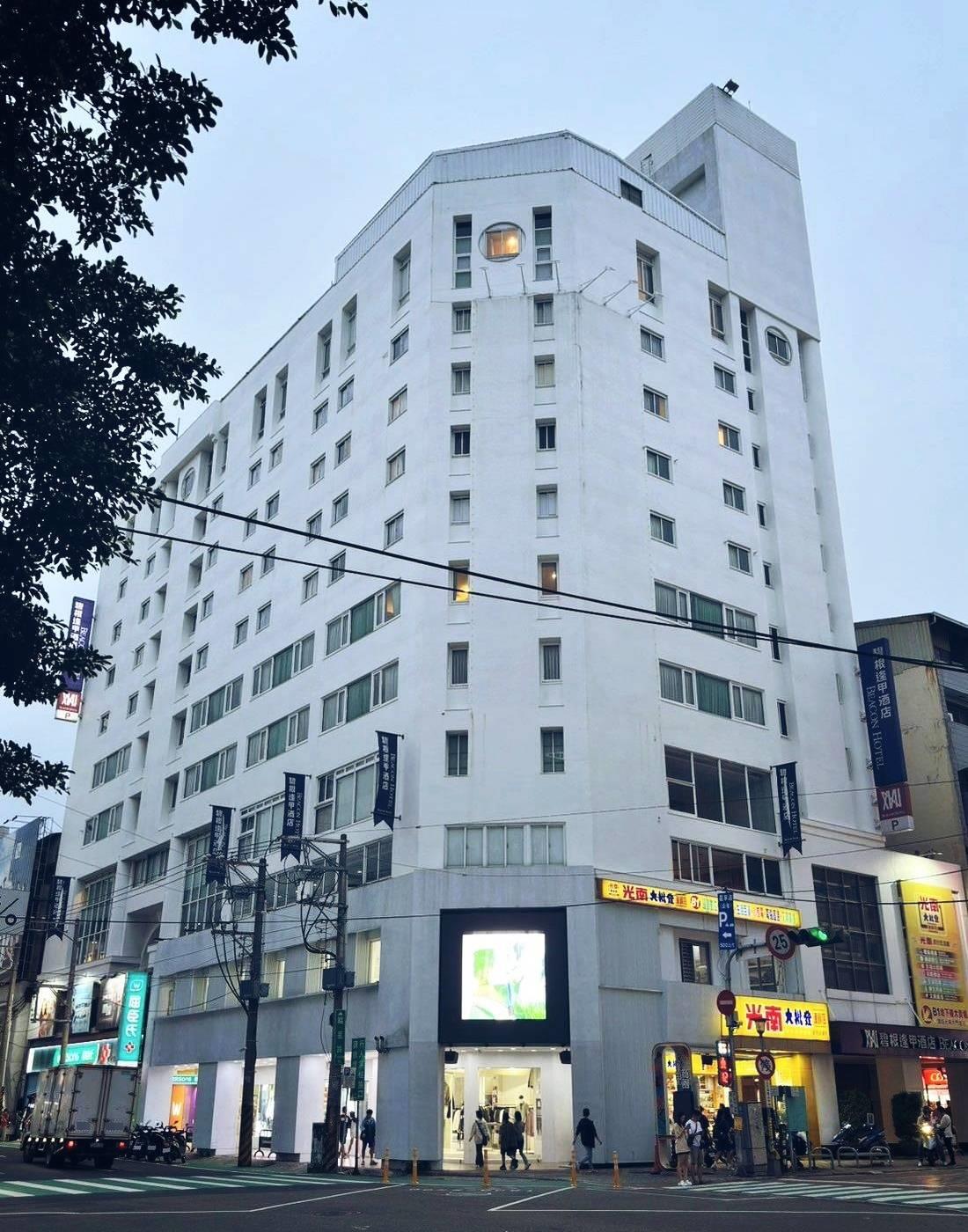 台中西屯區住宿推薦｜台中碧根逢甲酒店Beacon Hotel｜三訪入住碧根家庭套房，自助早餐豐富多樣，地下室設停車場，距離逢甲夜市步行僅1分鐘，吃喝玩樂生活機能一應俱全之碧根逢甲酒店入住心得分享！