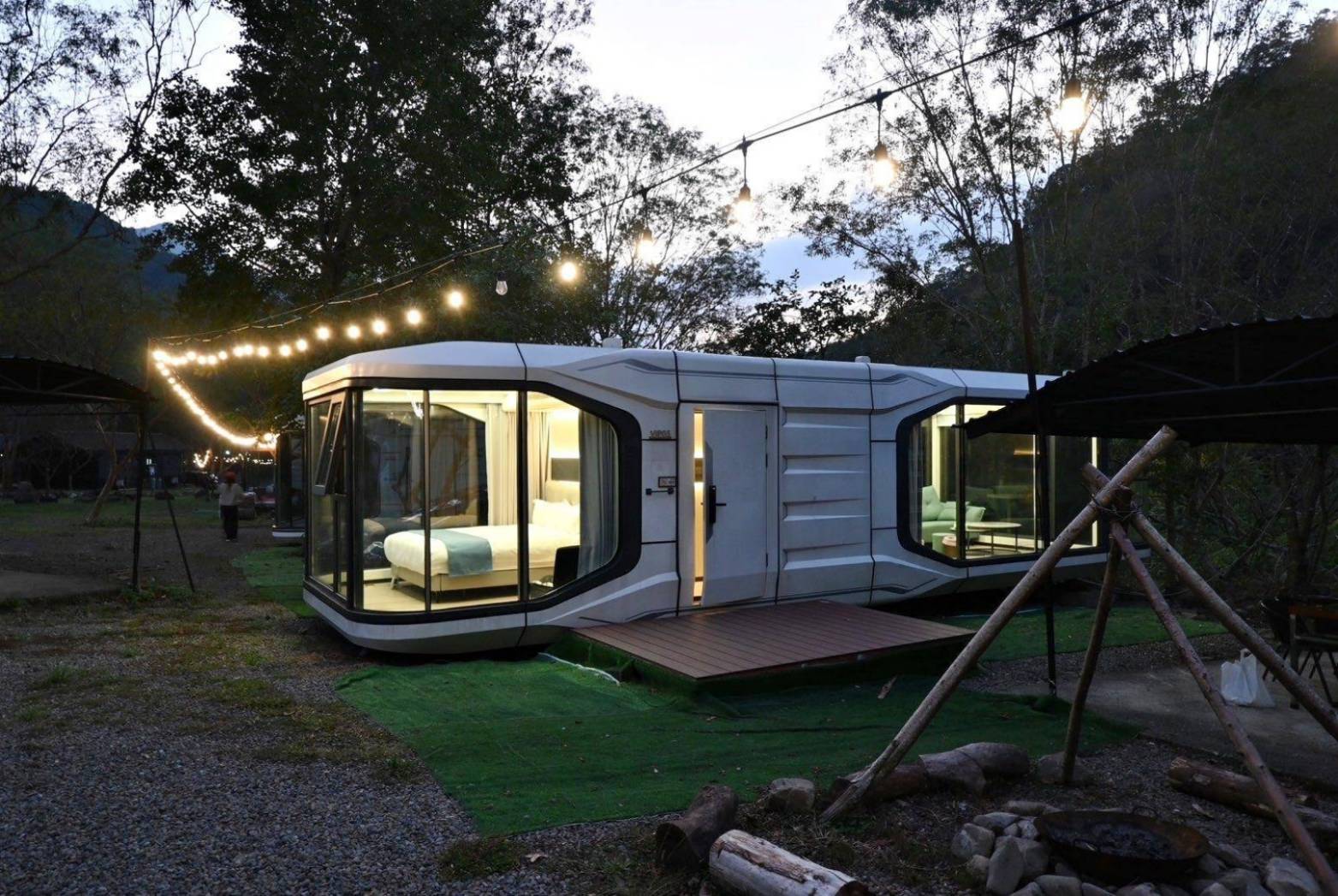 新竹縣尖石鄉露營推薦｜瀾音悠悠 Lanvillage｜夜宿尊爵太空艙，綠蔭扶疏風景宜人，適合各年齡層之懶人露營入住心得分享！