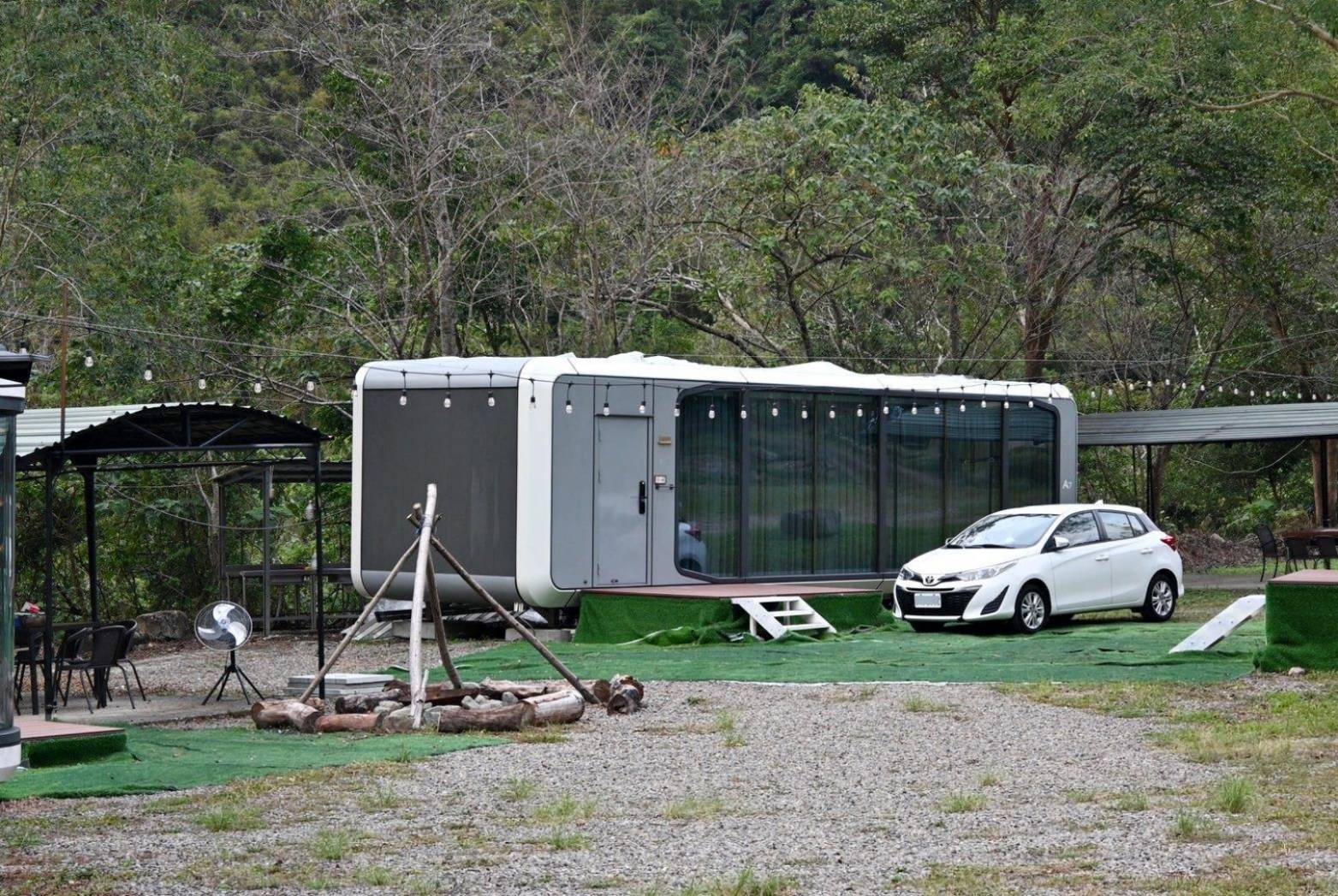 新竹縣尖石鄉露營推薦｜瀾音悠悠 Lanvillage｜夜宿尊爵太空艙，綠蔭扶疏風景宜人，適合各年齡層之懶人露營入住心得分享！