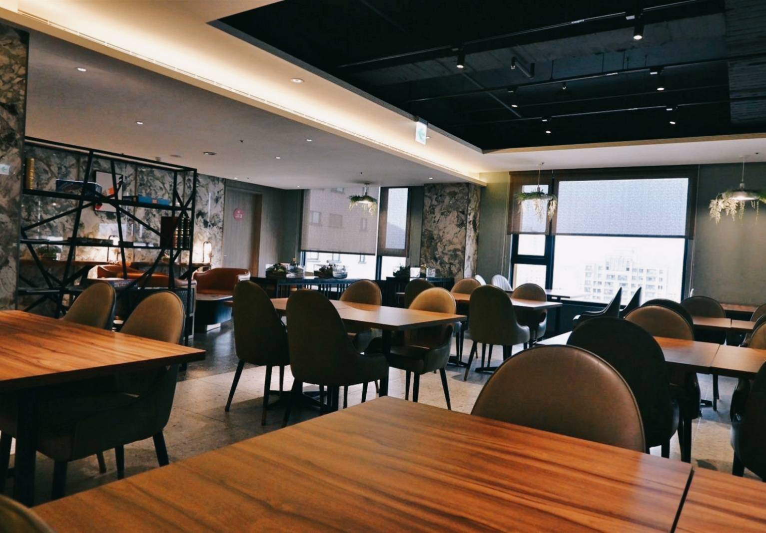 高雄市前金區住宿推薦｜福容徠旅高雄店｜福容大飯店創建的輕旅品牌，步行至高雄前金捷運站僅3分鐘，免費迎賓飲品點心及健身房之福容徠旅高雄店開箱分享！