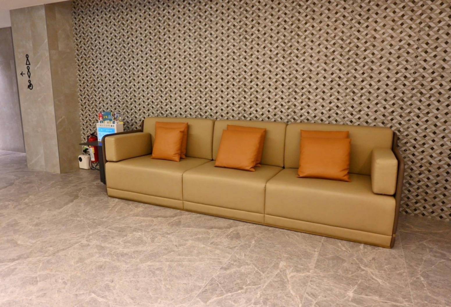 高雄市前金區住宿推薦｜福容徠旅高雄店｜福容大飯店創建的輕旅品牌，步行至高雄前金捷運站僅3分鐘，免費迎賓飲品點心及健身房之福容徠旅高雄店開箱分享！