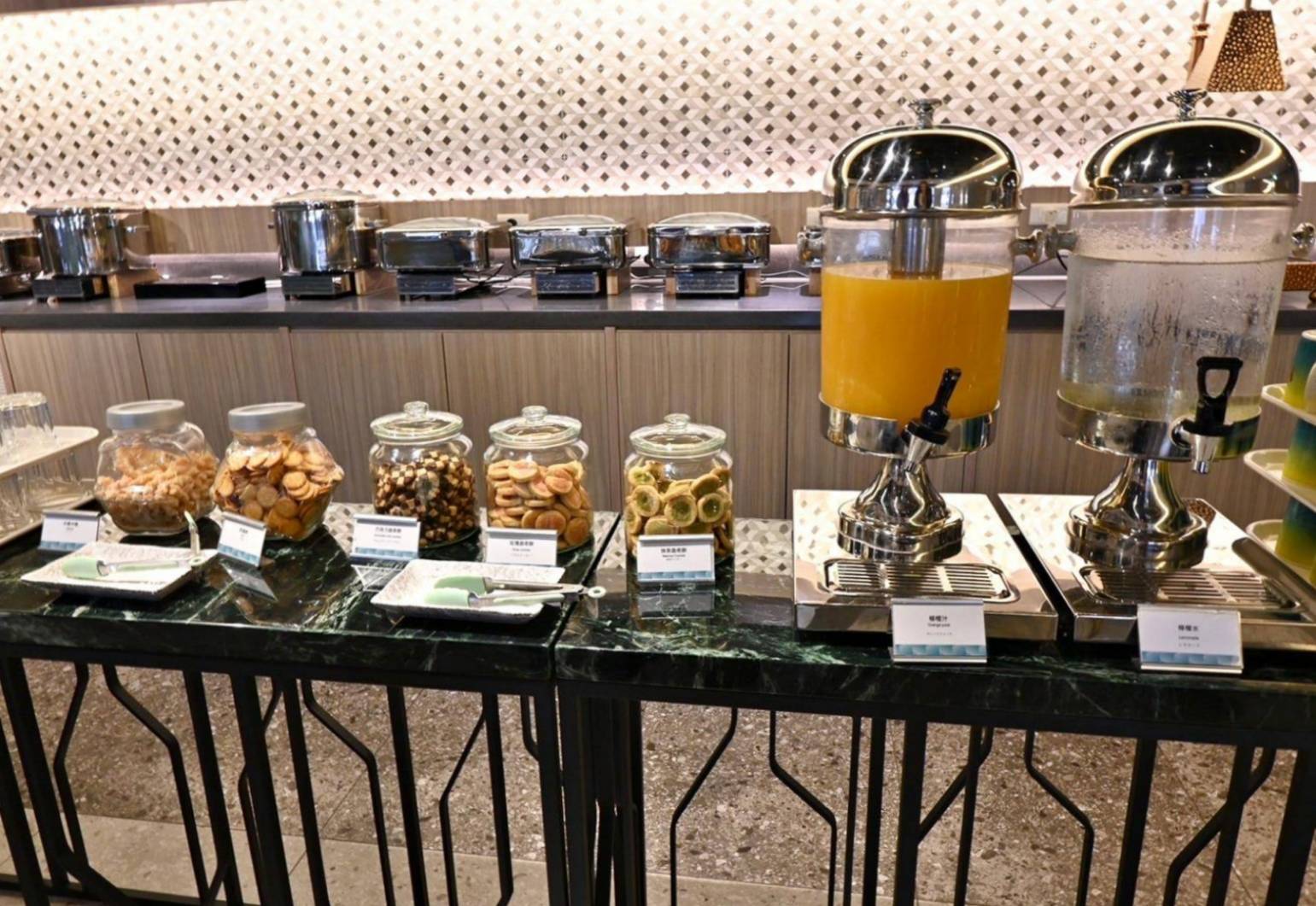 高雄市前金區住宿推薦｜福容徠旅高雄店｜福容大飯店創建的輕旅品牌，步行至高雄前金捷運站僅3分鐘，免費迎賓飲品點心及健身房之福容徠旅高雄店開箱分享！