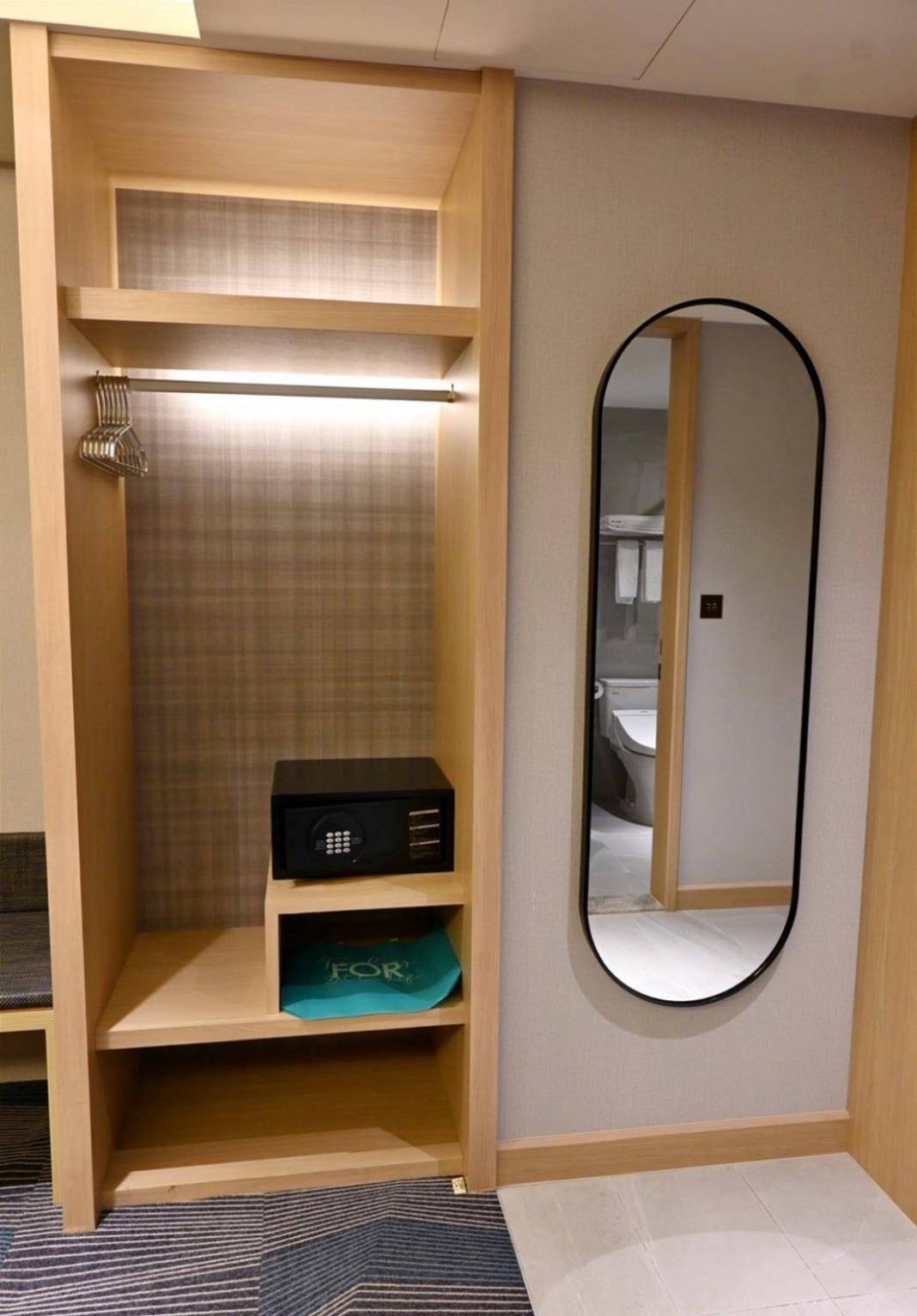 高雄市前金區住宿推薦｜福容徠旅高雄店｜福容大飯店創建的輕旅品牌，步行至高雄前金捷運站僅3分鐘，免費迎賓飲品點心及健身房之福容徠旅高雄店開箱分享！