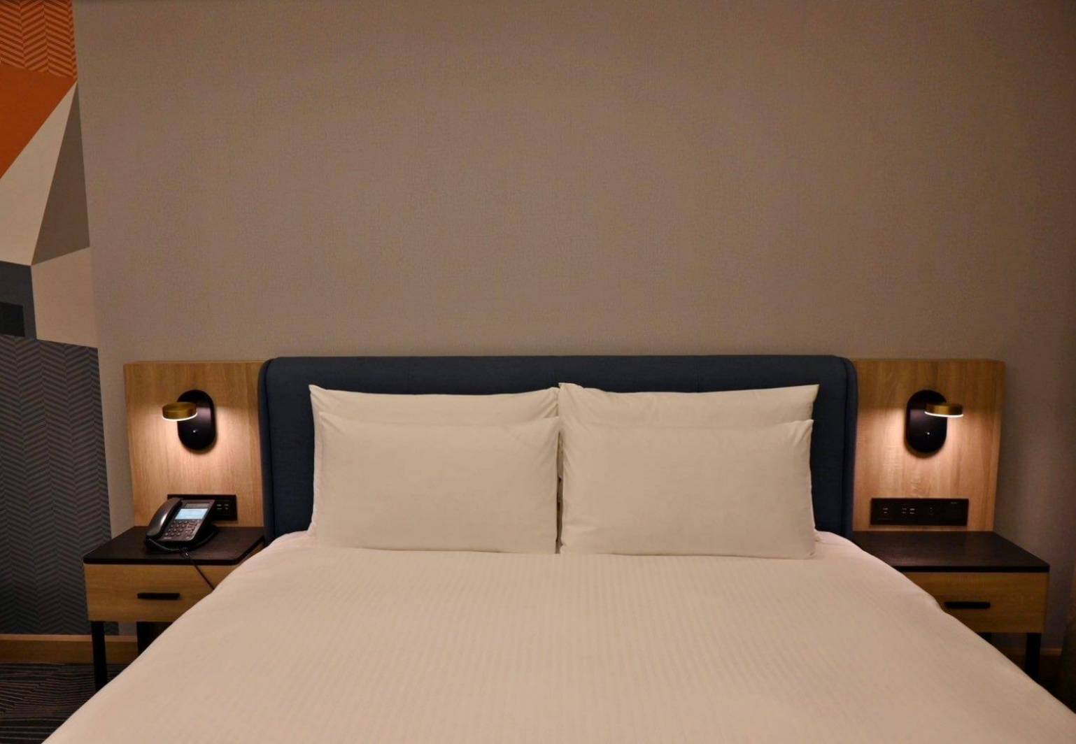 高雄市前金區住宿推薦｜福容徠旅高雄店｜福容大飯店創建的輕旅品牌，步行至高雄前金捷運站僅3分鐘，免費迎賓飲品點心及健身房之福容徠旅高雄店開箱分享！