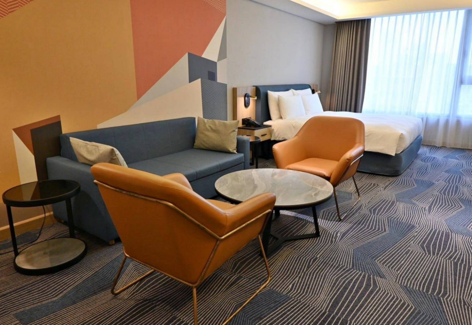 高雄市前金區住宿推薦｜福容徠旅高雄店｜福容大飯店創建的輕旅品牌，步行至高雄前金捷運站僅3分鐘，免費迎賓飲品點心及健身房之福容徠旅高雄店開箱分享！