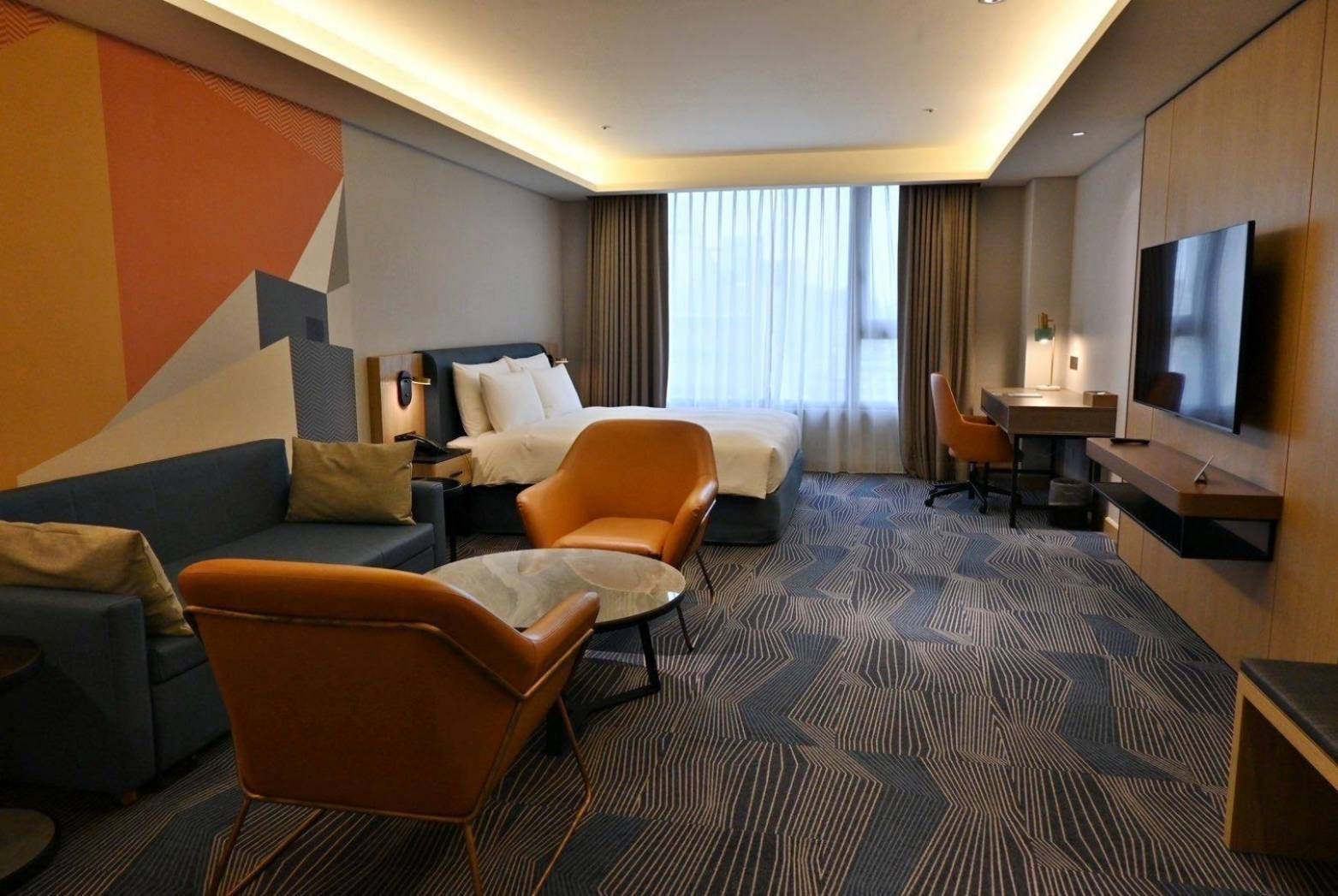 高雄市前金區住宿推薦｜福容徠旅高雄店｜福容大飯店創建的輕旅品牌，步行至高雄前金捷運站僅3分鐘，免費迎賓飲品點心及健身房之福容徠旅高雄店開箱分享！