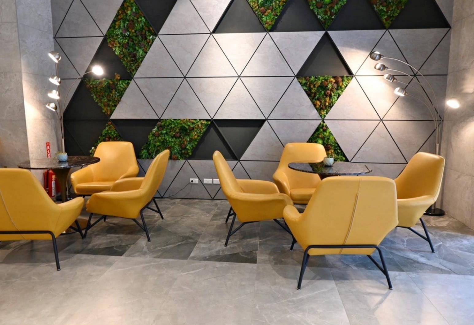 高雄市前金區住宿推薦｜福容徠旅高雄店｜福容大飯店創建的輕旅品牌，步行至高雄前金捷運站僅3分鐘，免費迎賓飲品點心及健身房之福容徠旅高雄店開箱分享！