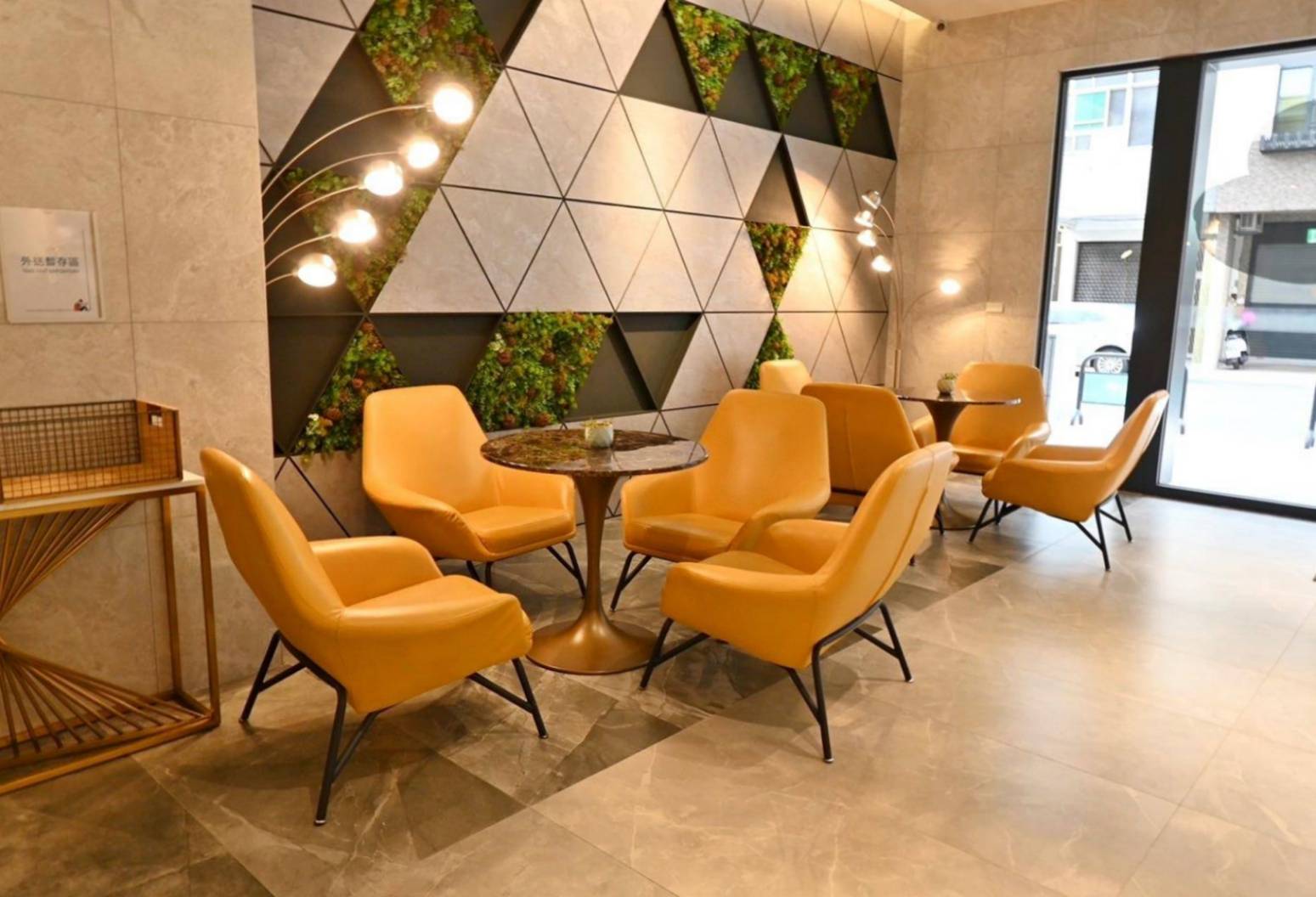 高雄市前金區住宿推薦｜福容徠旅高雄店｜福容大飯店創建的輕旅品牌，步行至高雄前金捷運站僅3分鐘，免費迎賓飲品點心及健身房之福容徠旅高雄店開箱分享！