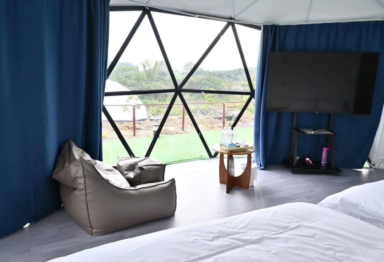 台南市玉井區露營推薦｜曉晴星空露營地玉井營區｜夜宿潔白浪漫的星空帳，交通最方便懶人豪華露營，適合各年齡層之懶人露營入住心得分享！