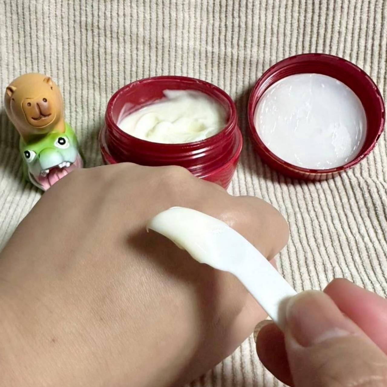 換季首選保養推薦|OZIO歐姬兒蜂王乳凝露EX(紅瓶)|熟齡肌的極致首選,全新升級上市,舒緩乾燥肌膚,保養肌膚一瓶完勝! - 第24張圖 換季首選保養推薦|OZIO歐姬兒蜂王乳凝露EX(紅瓶)|熟齡肌的極致首選,全新升級上市,舒緩乾燥肌膚,保養肌膚一瓶完勝!