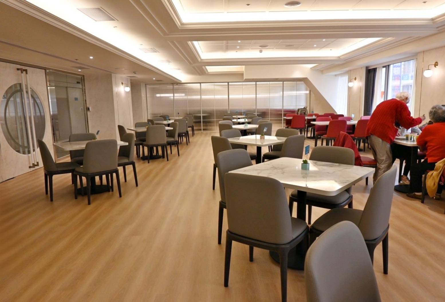 桃園市中壢區住宿推薦｜福容徠旅中壢店｜福容大飯店創建的輕旅品牌，步行至中壢車站僅4分鐘，地理位置絕佳，免費迎賓飲品點心及健身房之福容徠旅中壢店開箱分享！