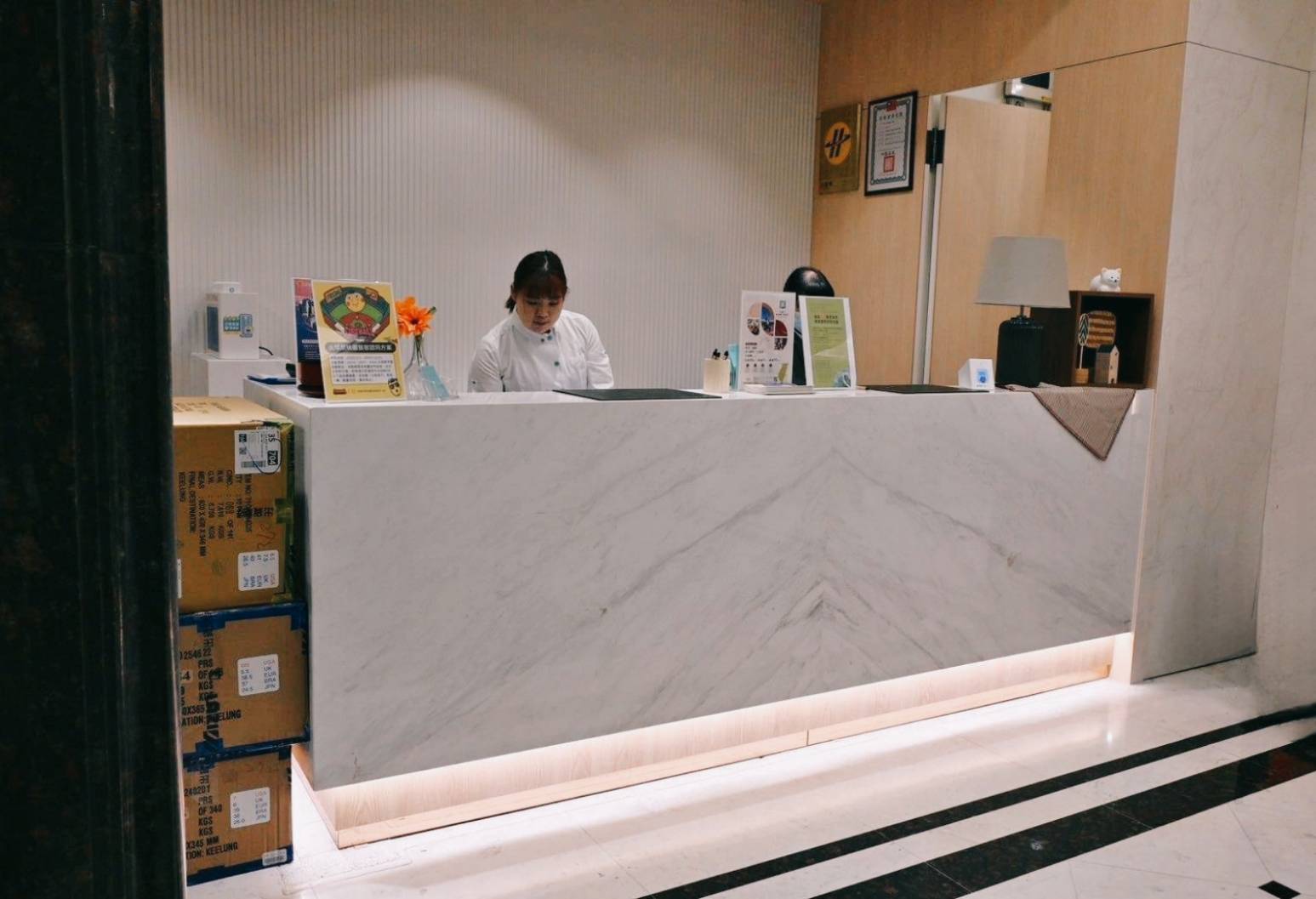 桃園市中壢區住宿推薦｜福容徠旅中壢店｜福容大飯店創建的輕旅品牌，步行至中壢車站僅4分鐘，地理位置絕佳，免費迎賓飲品點心及健身房之福容徠旅中壢店開箱分享！