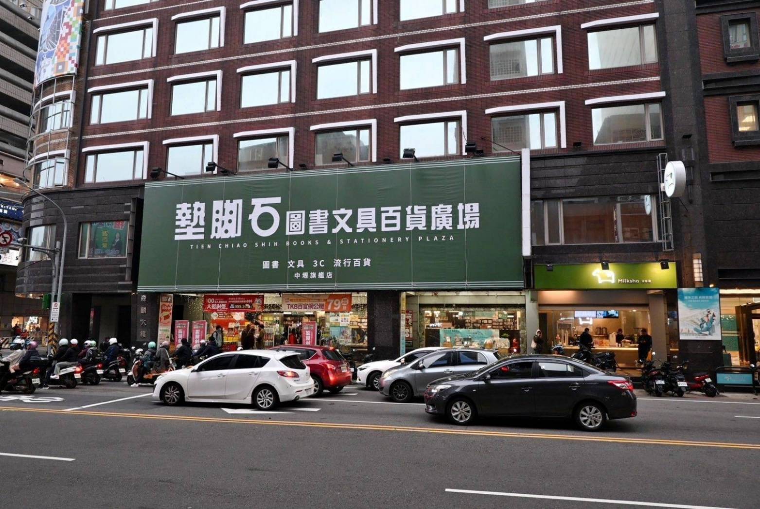 桃園市中壢區住宿推薦｜福容徠旅中壢店｜福容大飯店創建的輕旅品牌，步行至中壢車站僅4分鐘，地理位置絕佳，免費迎賓飲品點心及健身房之福容徠旅中壢店開箱分享！