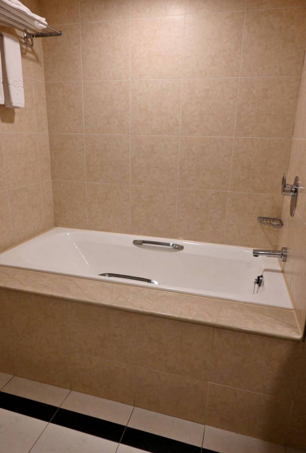 桃園市中壢區住宿推薦｜福容徠旅中壢店｜福容大飯店創建的輕旅品牌，步行至中壢車站僅4分鐘，地理位置絕佳，免費迎賓飲品點心及健身房之福容徠旅中壢店開箱分享！