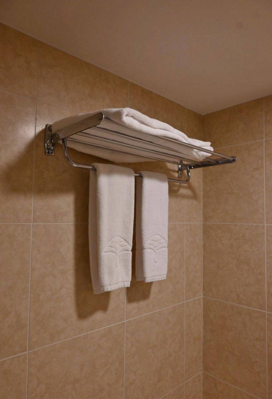 桃園市中壢區住宿推薦｜福容徠旅中壢店｜福容大飯店創建的輕旅品牌，步行至中壢車站僅4分鐘，地理位置絕佳，免費迎賓飲品點心及健身房之福容徠旅中壢店開箱分享！