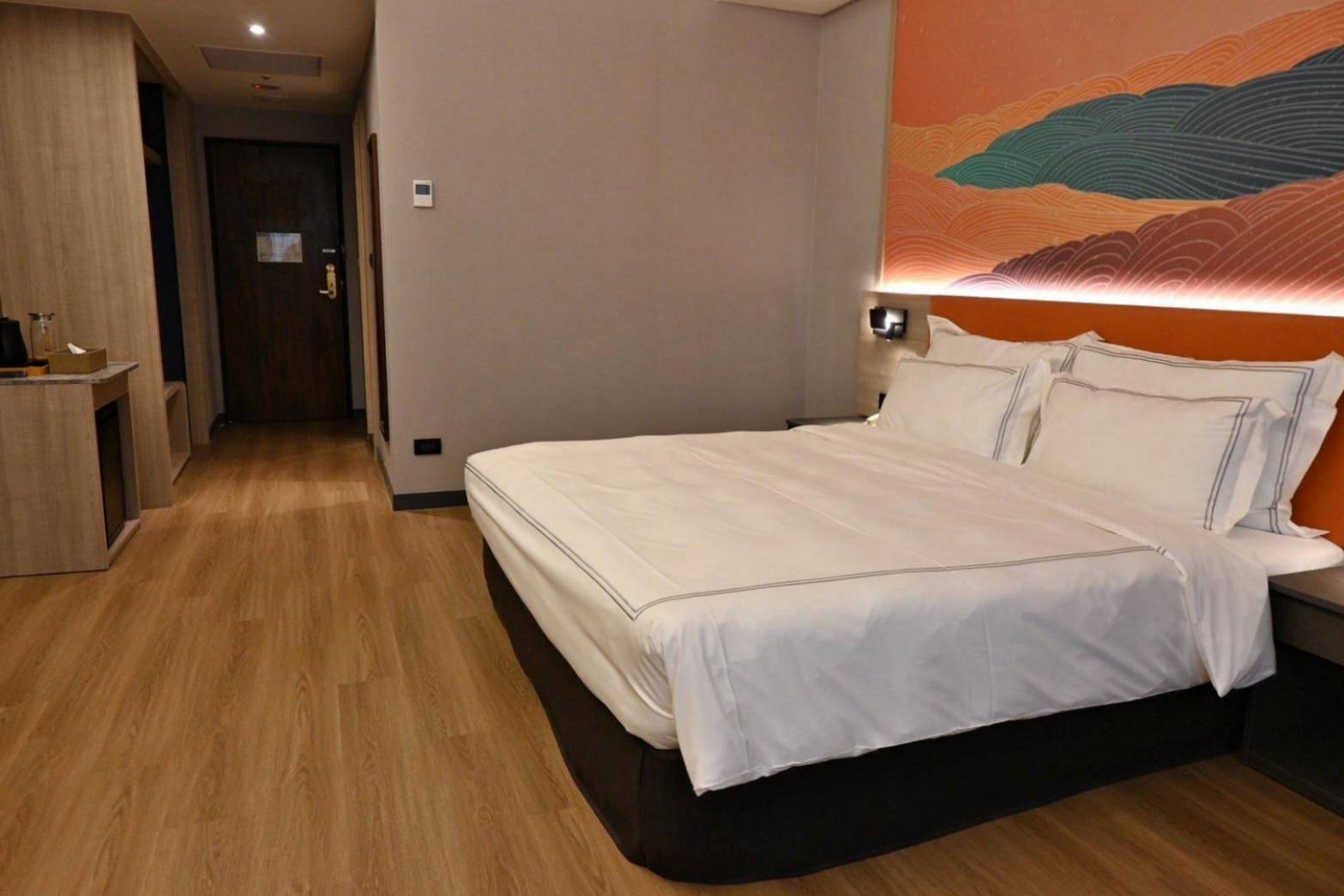 桃園市中壢區住宿推薦｜福容徠旅中壢店｜福容大飯店創建的輕旅品牌，步行至中壢車站僅4分鐘，地理位置絕佳，免費迎賓飲品點心及健身房之福容徠旅中壢店開箱分享！