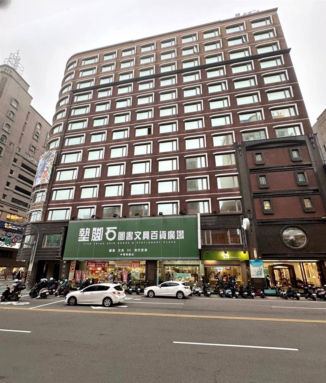 桃園市中壢區住宿推薦｜福容徠旅中壢店｜福容大飯店創建的輕旅品牌，步行至中壢車站僅4分鐘，地理位置絕佳，免費迎賓飲品點心及健身房之福容徠旅中壢店開箱分享！