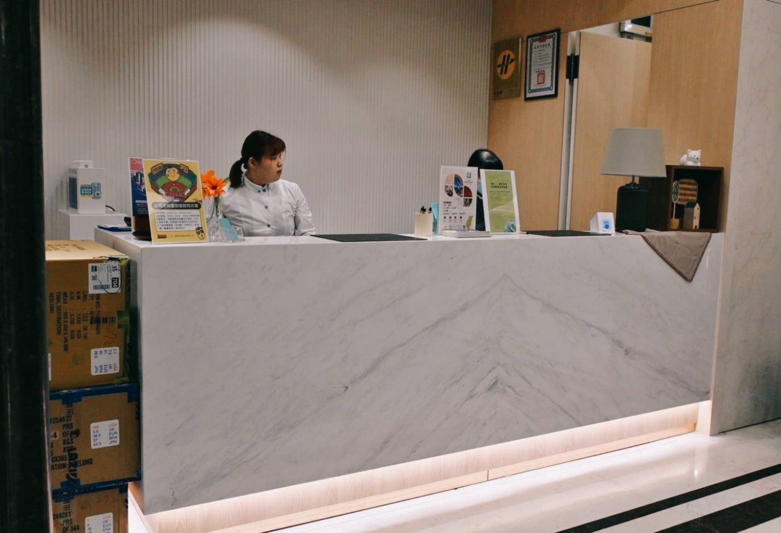 桃園市中壢區住宿推薦｜福容徠旅中壢店｜福容大飯店創建的輕旅品牌，步行至中壢車站僅4分鐘，地理位置絕佳，免費迎賓飲品點心及健身房之福容徠旅中壢店開箱分享！