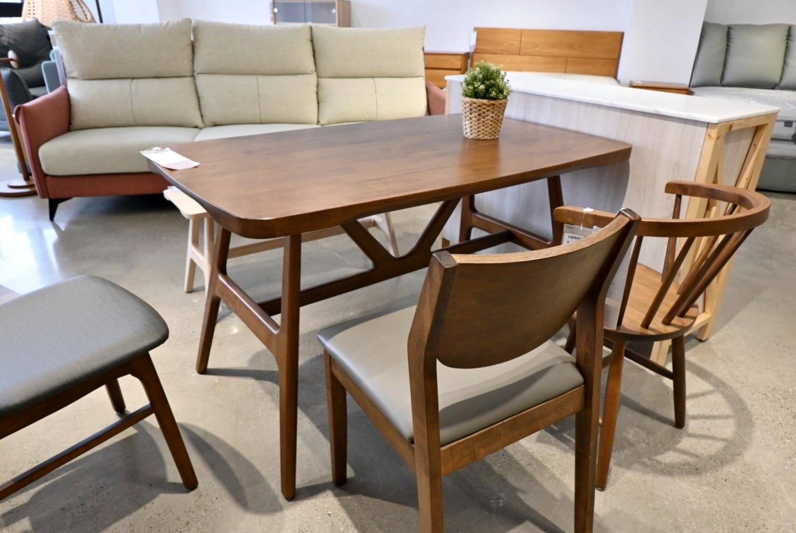 苗栗家具推薦|億家具批發倉庫苗栗店|台灣製造平價精品家具,工廠直營客製化沙發,人人可享批發價,創造舒適品味居家環境! - 第73張圖 苗栗家具推薦|億家具批發倉庫苗栗店|台灣製造平價精品家具,工廠直營客製化沙發,人人可享批發價,創造舒適品味居家環境!