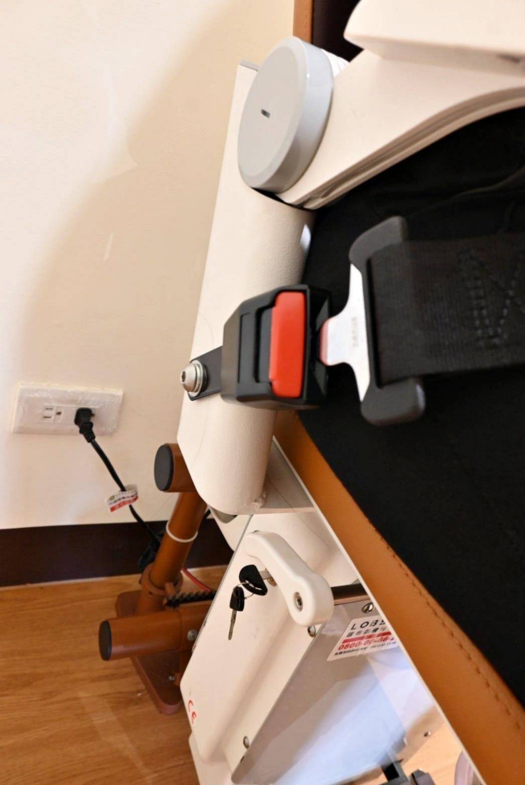 樓梯升降椅設備推薦｜羅布森樓梯升降椅｜樓梯升降椅第一品牌，MIT精品上下樓好幫手，台製升降椅安心有保障，全台各地免費預約評估，提供短期使用租賃方案之羅布森彎軌型樓梯升降椅體驗分享！