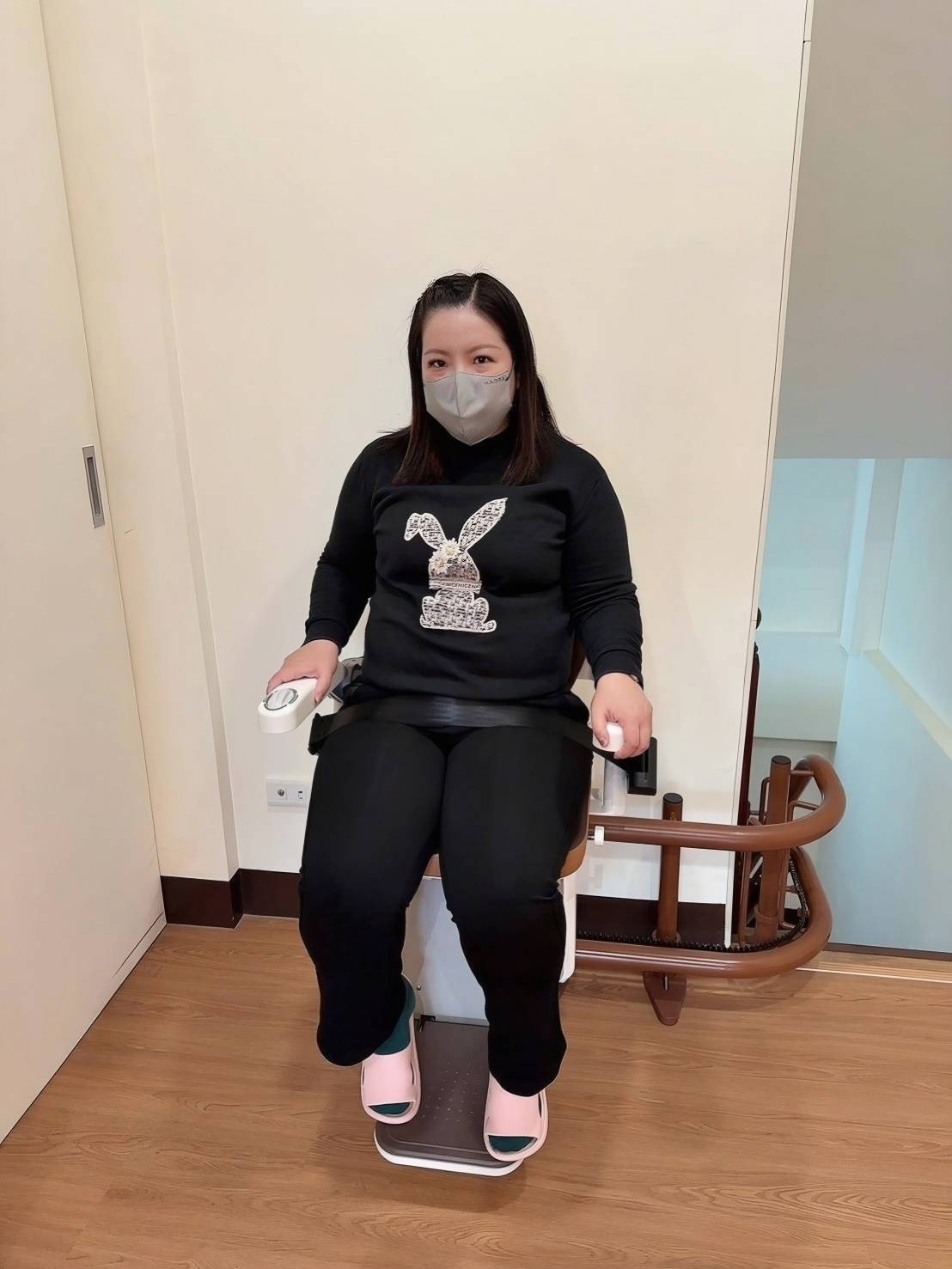 樓梯升降椅設備推薦｜羅布森樓梯升降椅｜樓梯升降椅第一品牌，MIT精品上下樓好幫手，台製升降椅安心有保障，全台各地免費預約評估，提供短期使用租賃方案之羅布森彎軌型樓梯升降椅體驗分享！