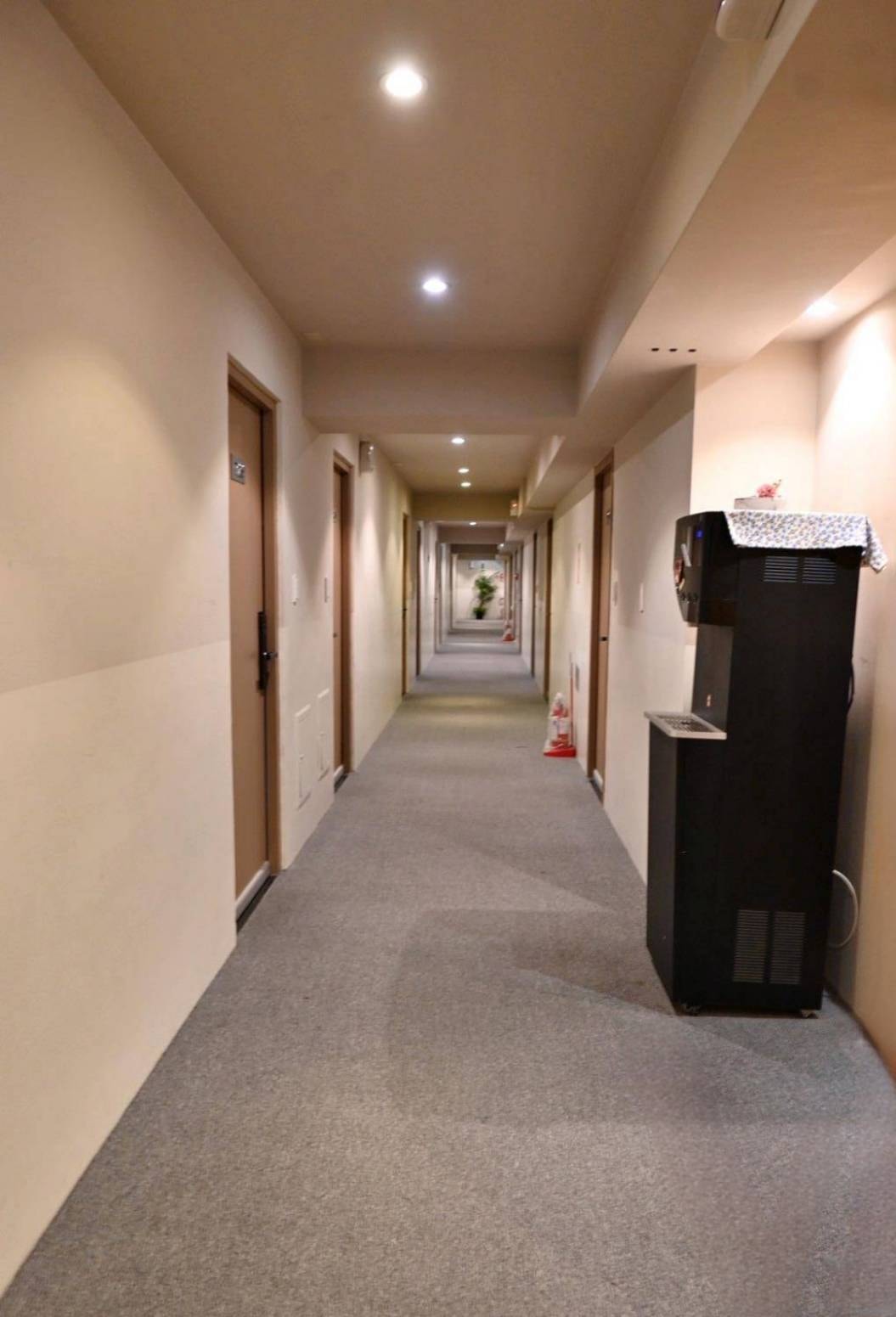 台中西屯區住宿推薦｜達斯旅店Dazz inn｜二訪入住四人房，提供住宿客免費停車場，獨樹一幟童繪主題多種客房，逢甲夜市商圈近在咫尺，吃喝玩樂生活機能方便之達斯旅店入住心得分享！